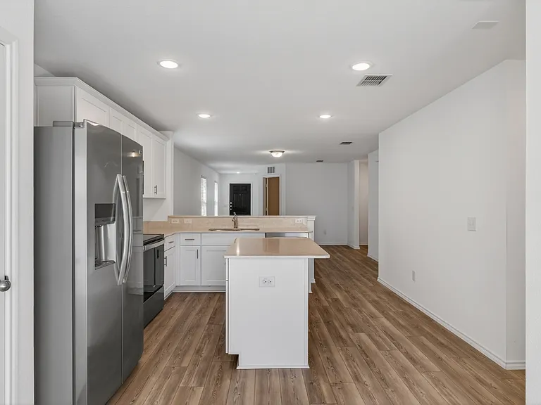 605 Grenada Lake Dr — Photo 20