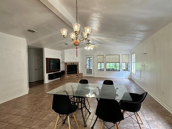 5th image of 1009 Augusta Dr