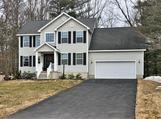 6 Dakota Dr, Wilton, NY 12831