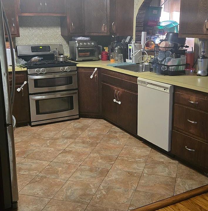 2nd image of 31 Parker Avenue