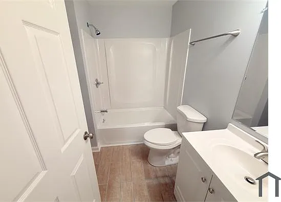2 bed, 736 sqft, $1,275 — Photo 4