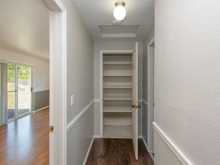 100 W Robert Pl — Photo 28