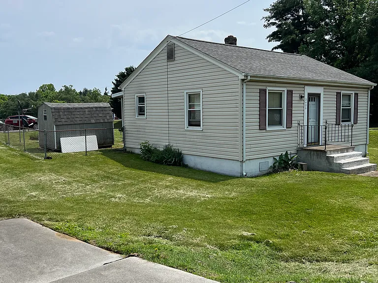 2435 King St NE — Photo 12