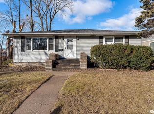 2916 N 3rd St, Clinton, IA 52732