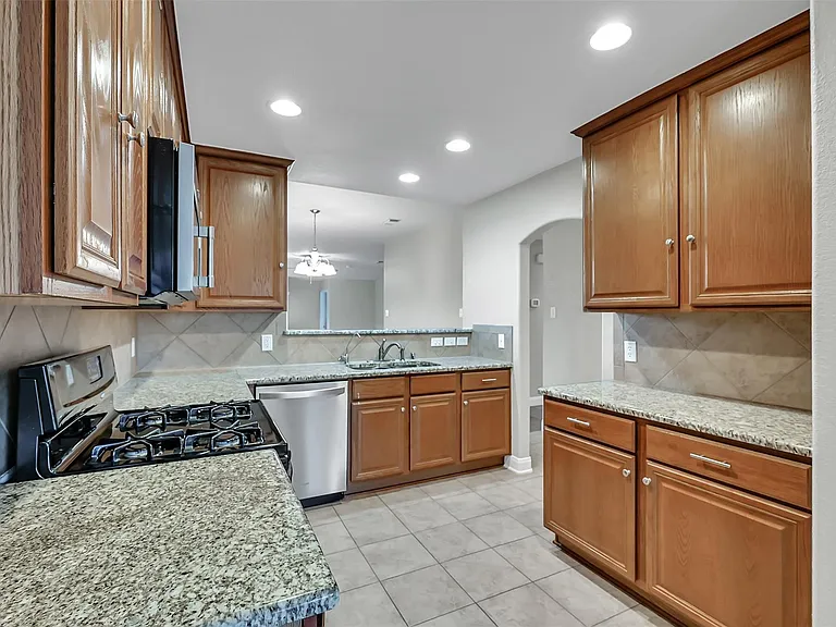 3011 Crescent Oaks Park Ln — Photo 4