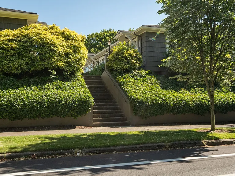 2310 NE Weidler St — Photo 25