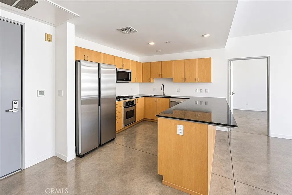 2 bed, 1120 sqft, $3,295 — Photo 4