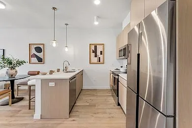Lazul West — Photo 2