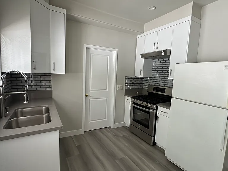 304 N Kenwood St #C — Photo 10
