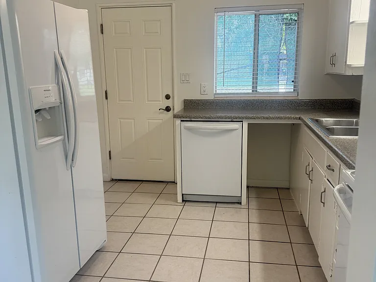 8 E Evans St — Photo 3