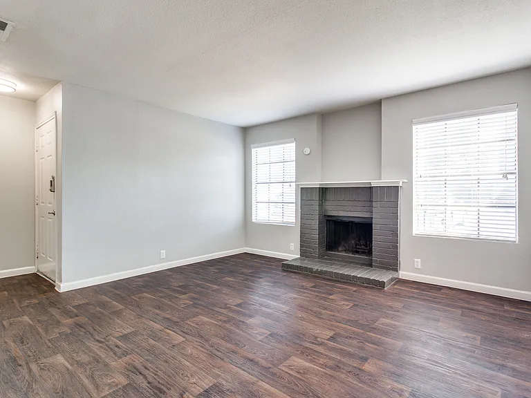 Maxwell Apartments — Photo 24
