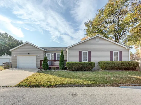 603 Sotier Pl, Wood River, IL 62095