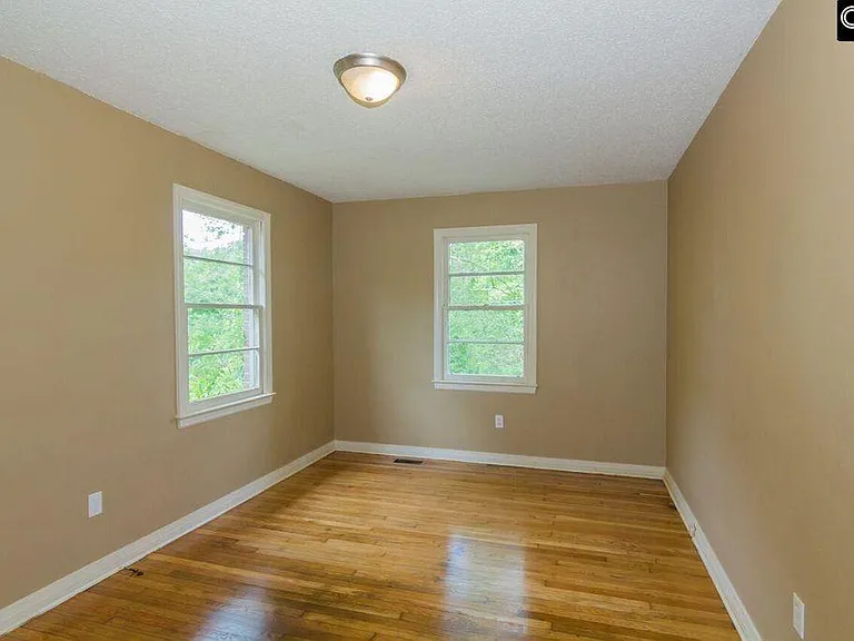 1011 S Kilbourne Rd — Photo 9
