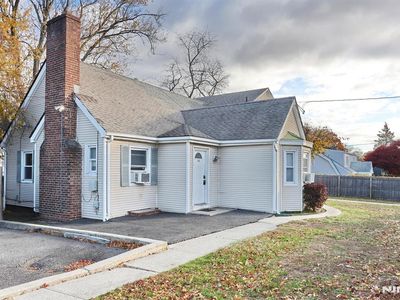 325 New Bridge Rd, Bergenfield, NJ, 07621
