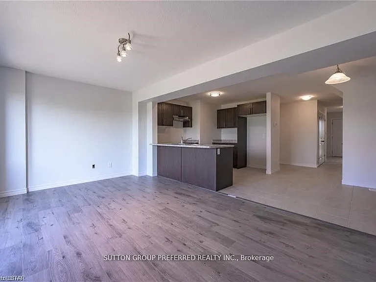 375 Kennington Way — Photo 12