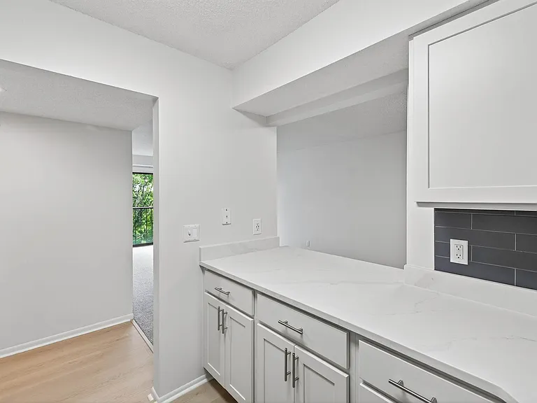 Oak Pointe Apartments — Photo 25