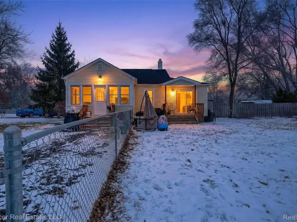 4694 High St, Clarkston, MI 48346