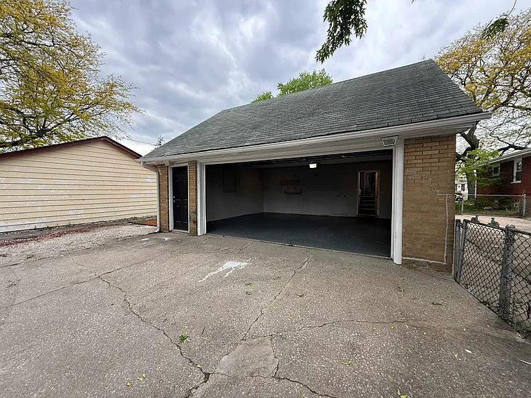 351 Clyde Ave — Photo 36