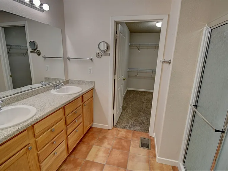 2011 Dillon Dr NE — Photo 10