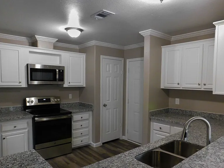 107 Varsity Dr — Photo 14