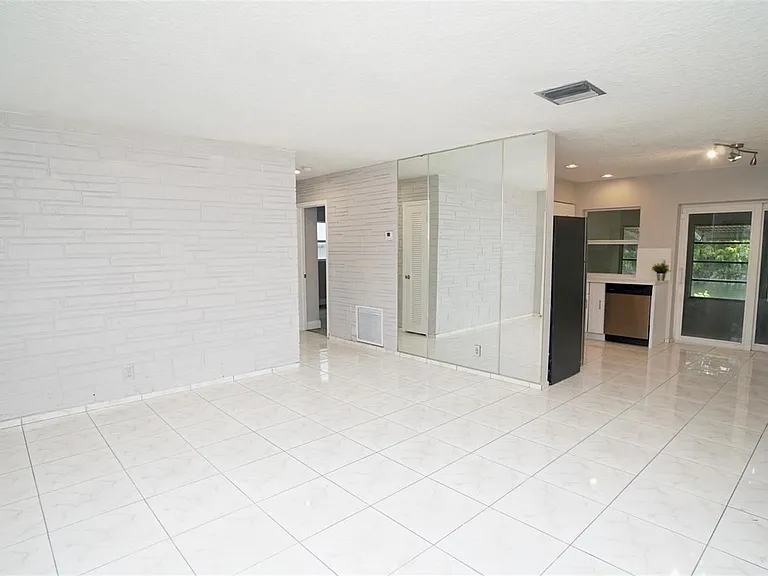 5908 NW 81st Ave — Photo 8