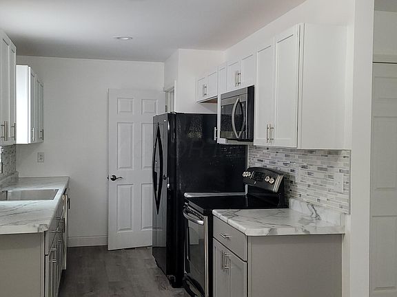 3rd image of 848 Fairwood Ave