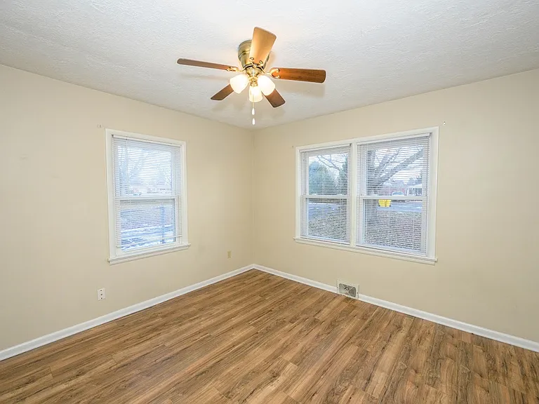 1033 Fairview Ave — Photo 9