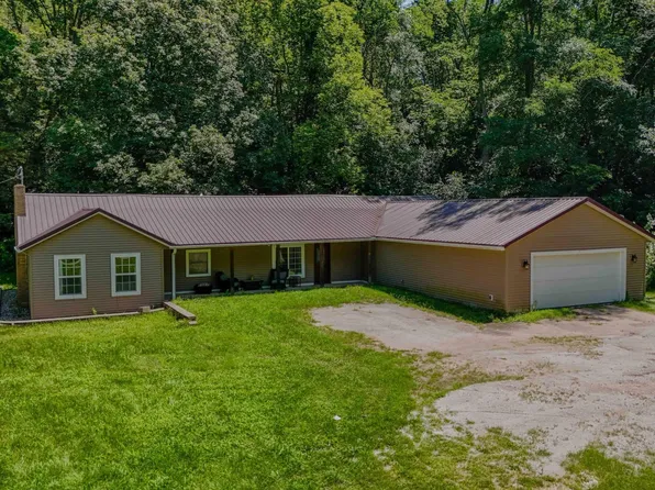 1562 Spring Bay Rd, East Peoria, IL 61611