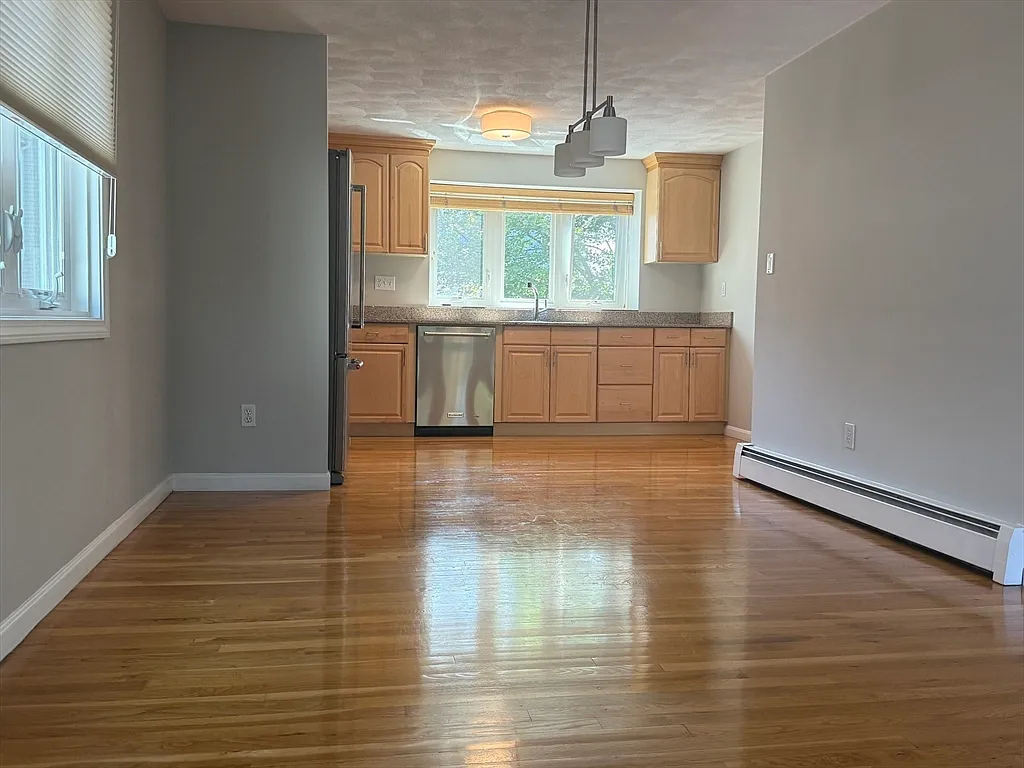 2 bed, 2.5 bath, 1471 sqft, $4,550 — Photo 2
