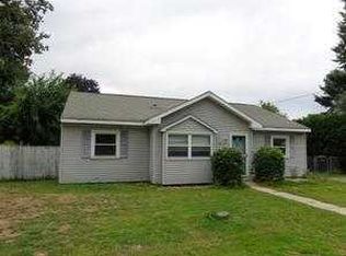 62 Groton St, Springfield, MA 01129