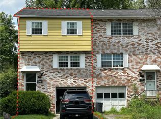 920 Academy Heights Dr, Greensburg, PA 15601