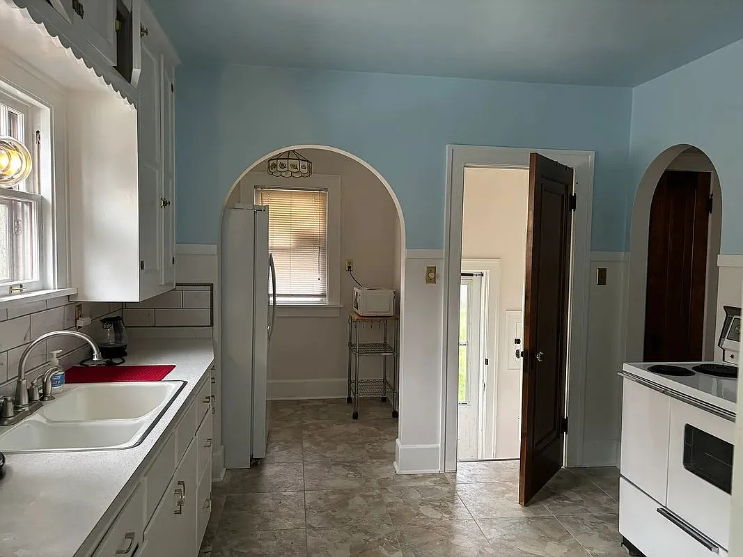 3 bed, 1.0 bath, 1125 sqft, $2,200 — Photo 4