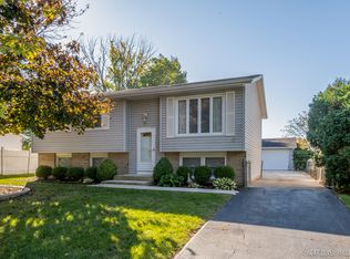 871 Harris Dr, Bolingbrook, IL 60440