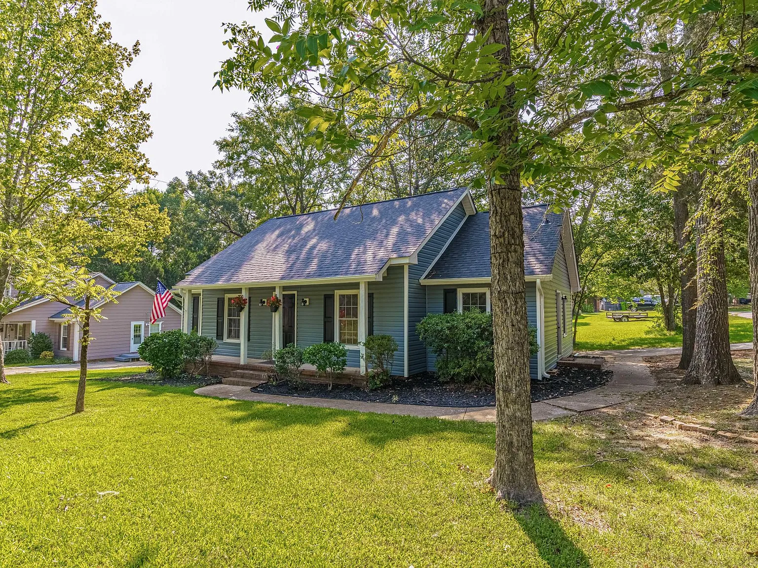 135 Little Hampton Dr — Photo 4
