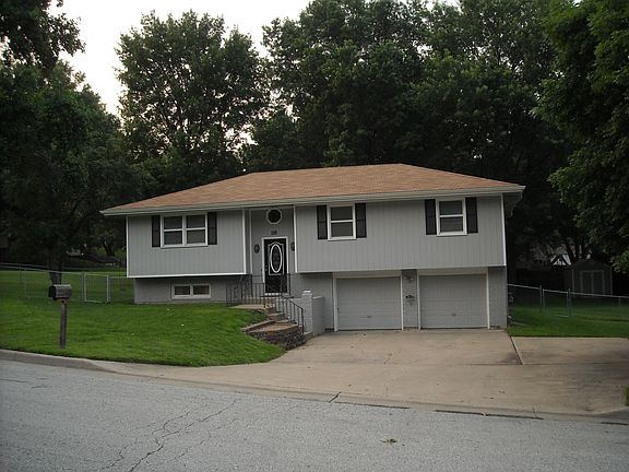 2nd image of 1118 Tanglewood St