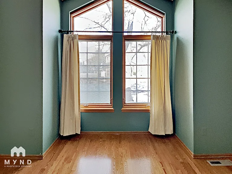 2402 S Gray Dr — Photo 4