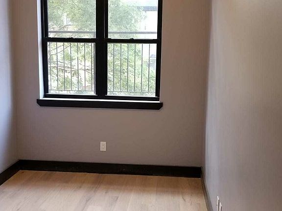 4th image of 157 Meserole St #4