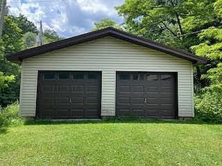 5th image of 300 Simonds Hill Rd