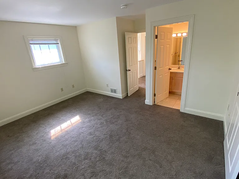 345 Dorset St #E — Photo 13