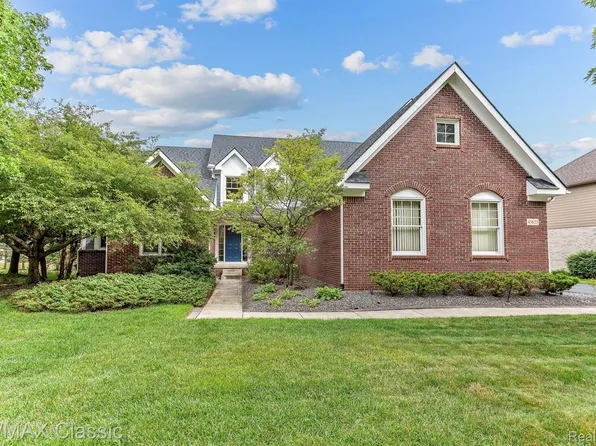 45625 S Lake Dr, Novi, MI 48377