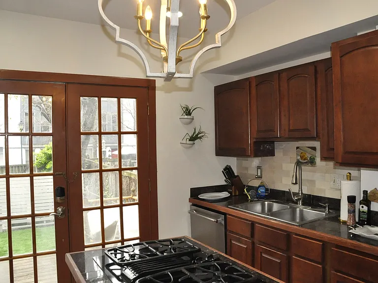 706 N Columbus St — Photo 6