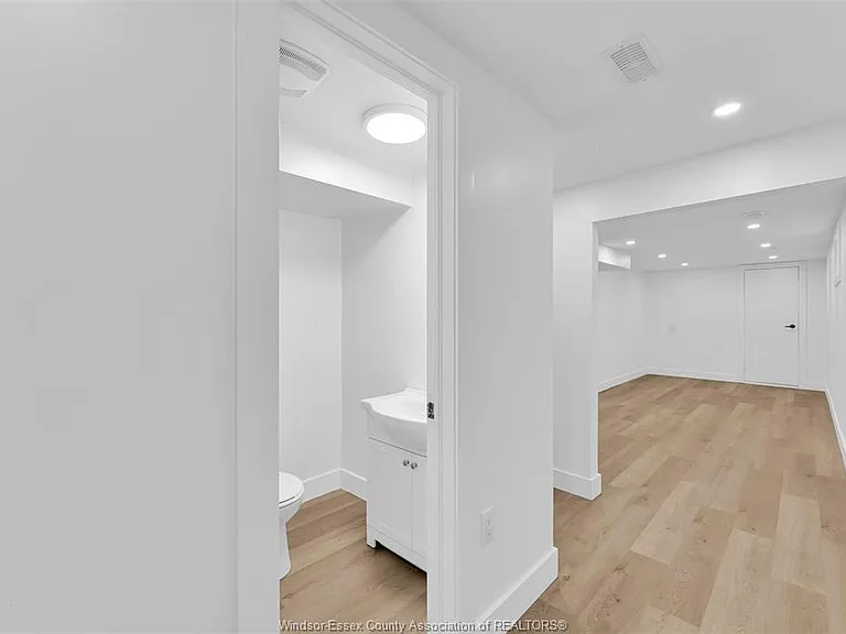 497 McKay Ave — Photo 19