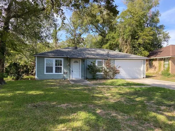 2103 Holly Dr, Dickinson, TX 77539