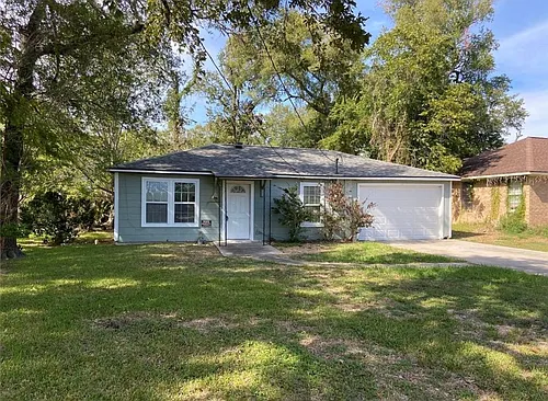 2103 Holly Dr Photo 1