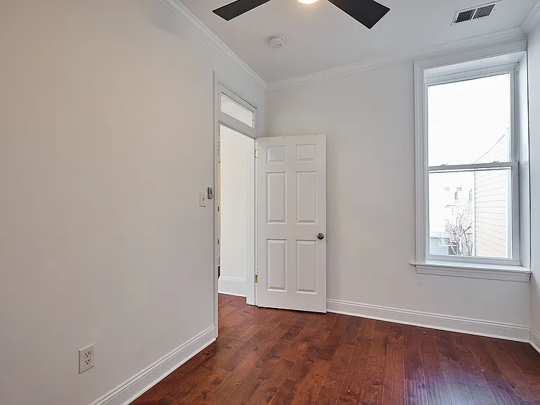 727 13th St NE — Photo 25