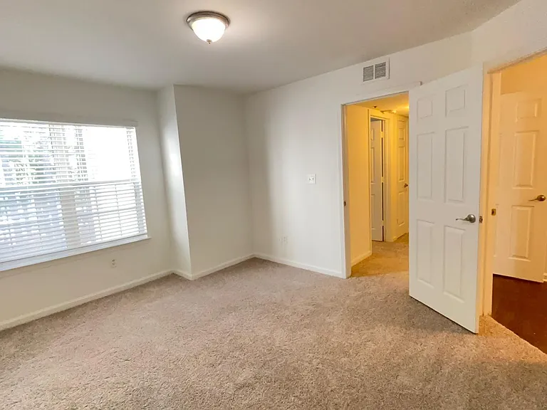 Wesley St. Claire Apartments at Lawrenceville — Photo 92