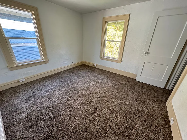 317 E Indiana Ave — Photo 6