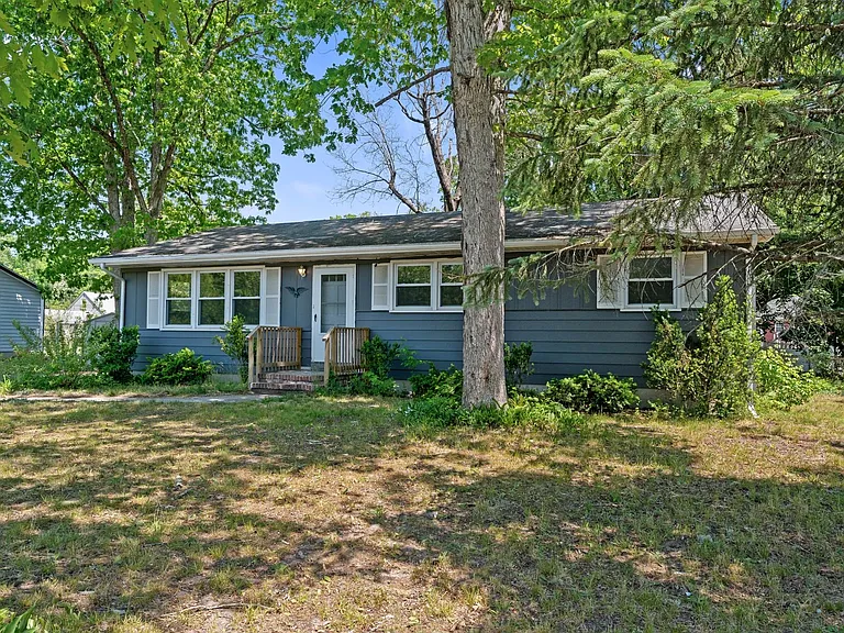 443 Manor Ave — Photo 24