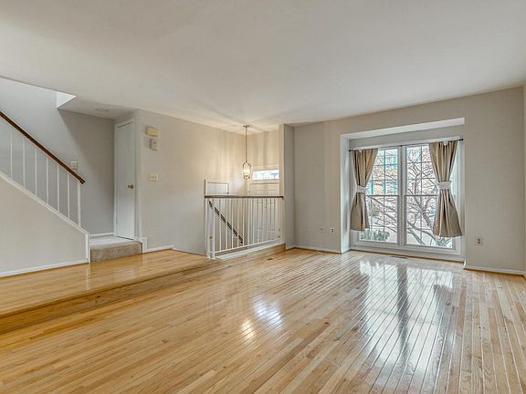 4th image of 4209 Sleepy Lake Dr