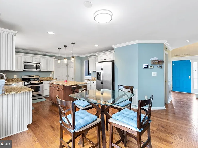 10103 Cotter Ct — Photo 7